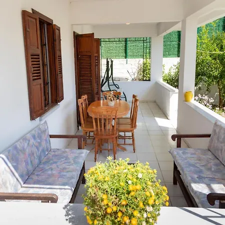 Cozy House With Garden In Lägenhet Bodrum