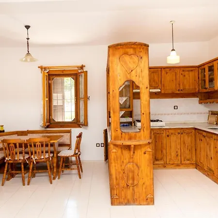 Cozy House With Garden In شقة *